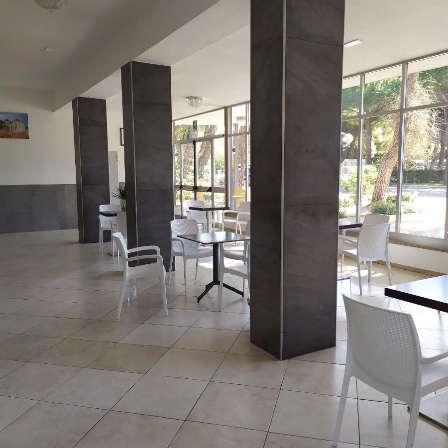 Hotel Madonna Del Pino Cervia Eksteriør billede