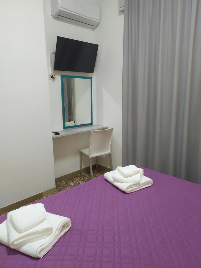 Hotel Madonna Del Pino Cervia Eksteriør billede